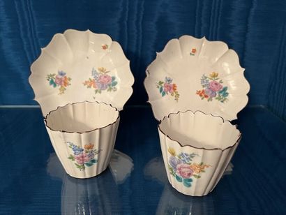 CHANTILLY.
Pair of scalloped soft-paste porcelain...
