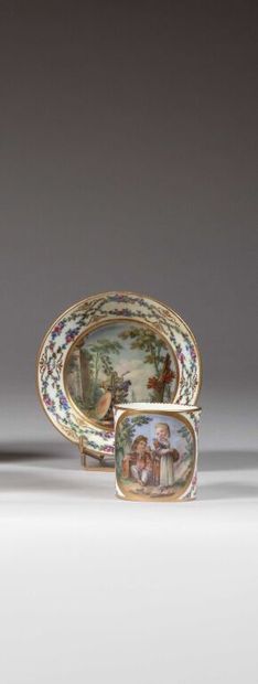 SÈVRES.
Tasse litron et sa sous-tasse en...