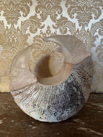 Edmée DELSOL (born 1939). 
Crescent vase...