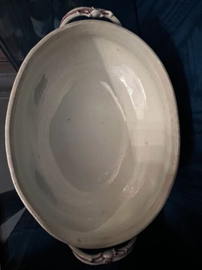 LUDWIGSBURG. 
Large covered porcelain tureen...