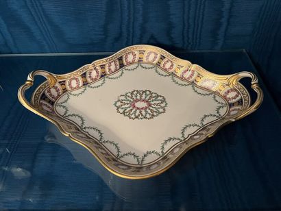 SÈVRES.
Service égoïste en porcelaine comprenant...