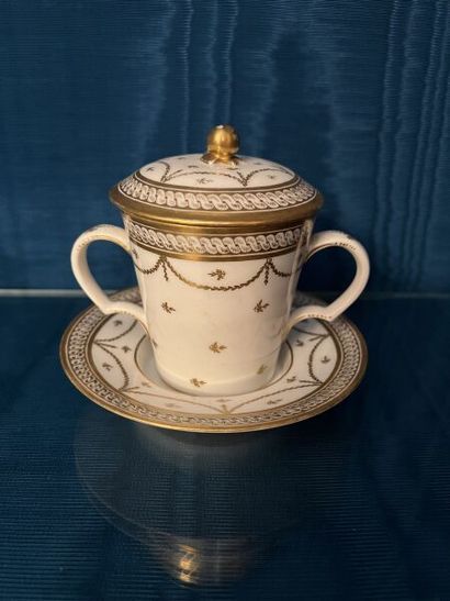 BORDEAUX (Manufacture de Verneuilh et Vanier).
Porcelain...