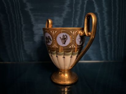 PARIS.
Porcelain goblet with handles and...