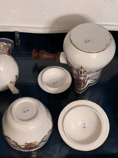 SÈVRES.
Service à café tête à tête en porcelaine...