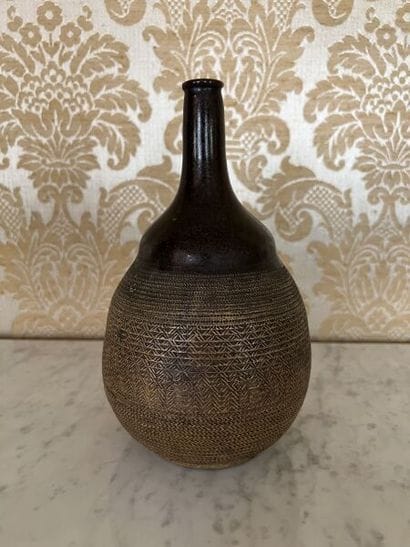 JAPAN, MINO kilns.
Stoneware sake bottle,...