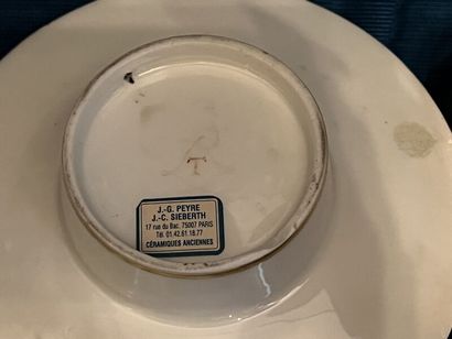 SÈVRES.
Gobelet enfoncé et sa soucoupe en...
