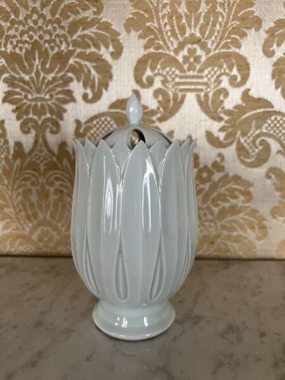 Japon (XXe siècle). 
Vase brûle-parfum en...