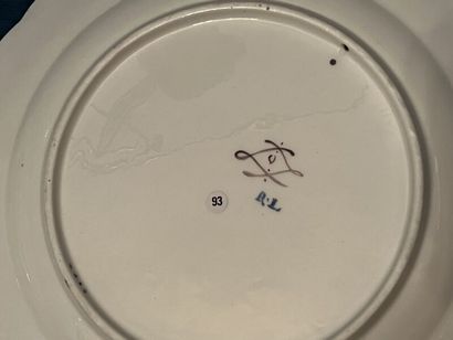 SÈVRES.
Suite de quatre assiettes à bords...
