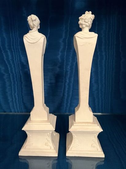 MENNECY.
Two soft porcelain cookie table...