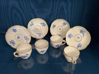 SÈVRES.
Suite de quatre gobelets Hébert et...