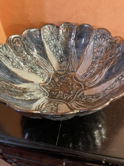 Catherine SALMON (XXe siècle).
Grande coupe...