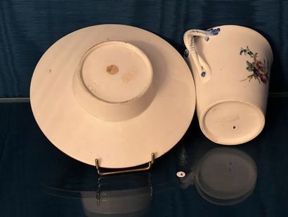 MENNECY. 
Trembleuse cup and saucer in soft...