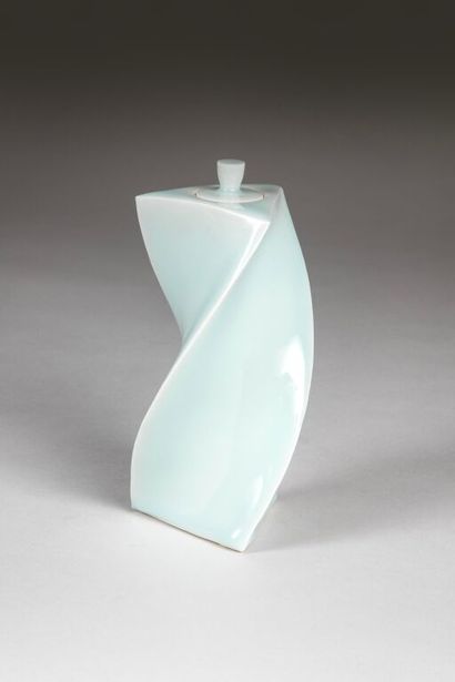 Akira YAGI (né en 1955). 
Vase couvert tourné...