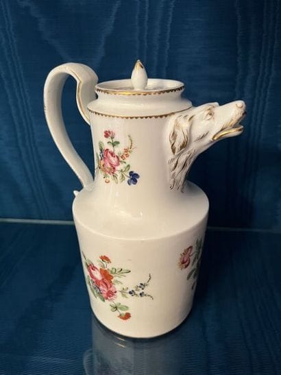 PARIS. 
Cylindrical porcelain pourer with...