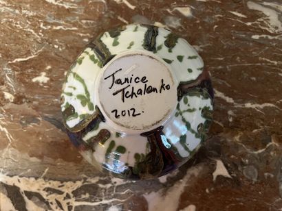 Janice TCHALENKO (1942-2018).
Coupe ronde...