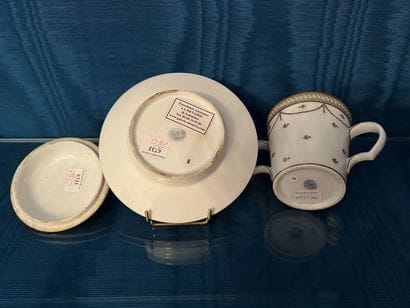 BORDEAUX (Manufacture de Verneuilh et Vanier).
Porcelain...