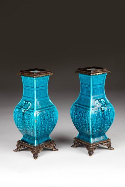 Théodore DECK (1823-1891). 
Paire de vases...