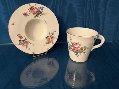 MENNECY. 
Trembleuse cup and saucer in soft...