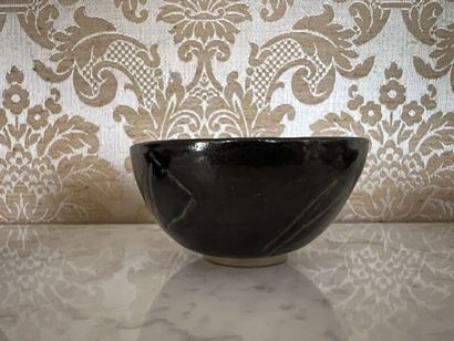 Mami KANNO (20th century). 
Set of two bowls...