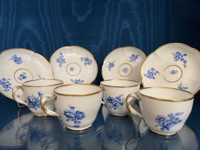 SÈVRES.
Suite de quatre gobelets Hébert et...