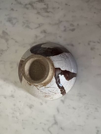 École contemporaine. 
Petite coupe en grès...