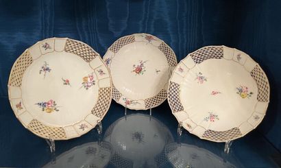 SÈVRES.
Suite of three porcelain rimmed bowls...