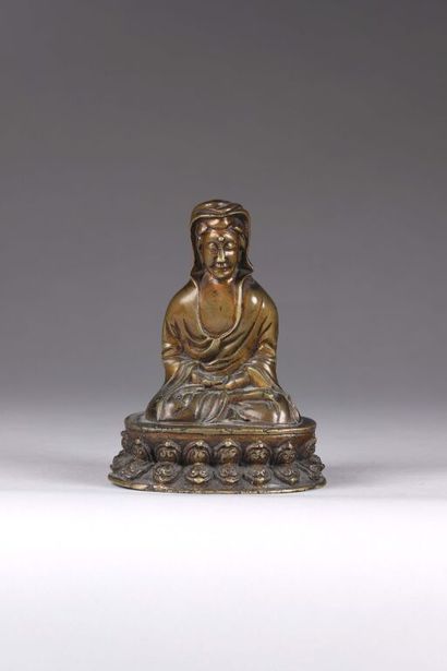 CHINE.
Statuette de Guanyin en bronze représenté...