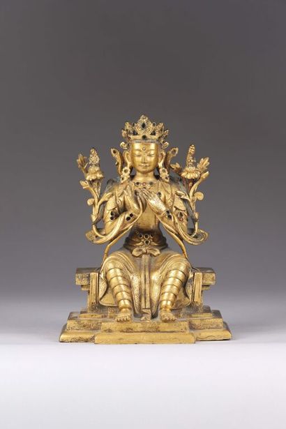 CHINE.
Statuette de Maitreya en bronze doré...
