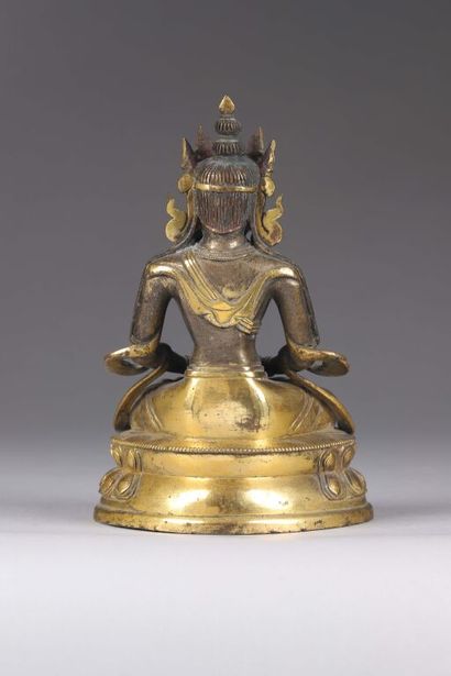 CHINE.
Statuette d'Amitayus en bronze partiellement...