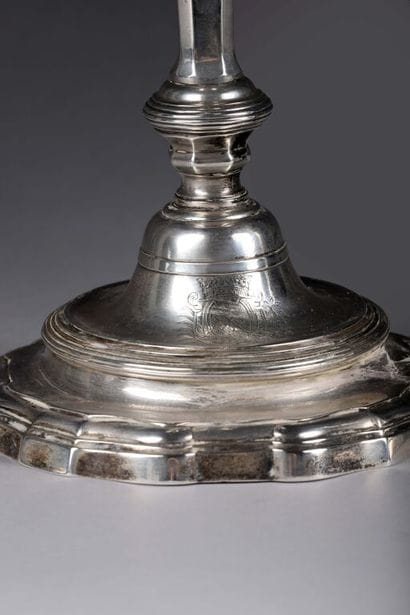 Paire de flambeaux en argent (950/1000e)...