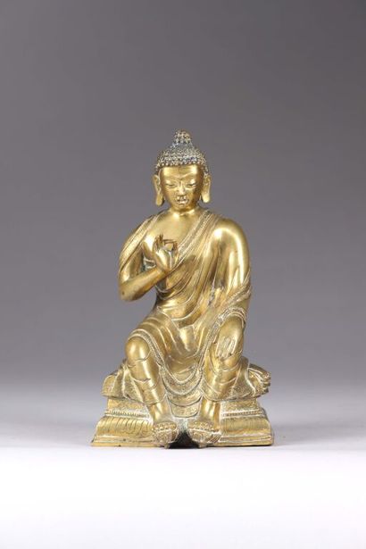 TIBET.
Statuette de bouddha en bronze doré...
