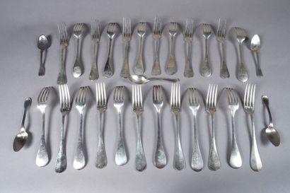 Ensemble de 24 grandes fourchettes en argent...