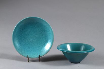CHINE.
Coupe à col ourlé en porcelaine émaillée...