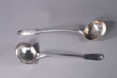 Deux louches en argent (950/1000e), modèle...