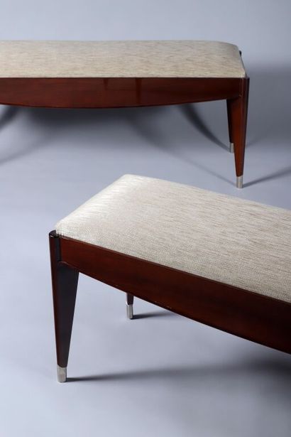 Paire de banquettes dans le goût de la maison...