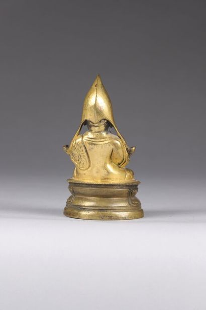 TIBET.
Statuette de Tsongkhapa en bronze...