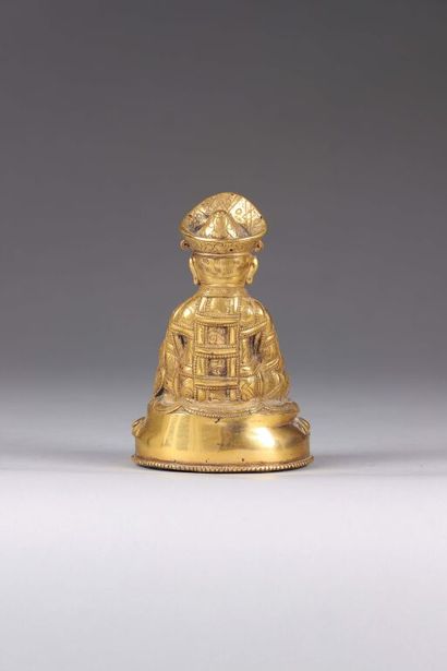TIBET.
Statuette de Lama en bronze doré représenté...