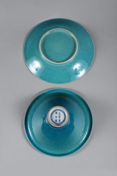 CHINE.
Coupe à col ourlé en porcelaine émaillée...