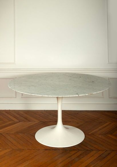 Eero SAARINEN (1910-1961) & KNOLL INTERNATIONAL.
Table...