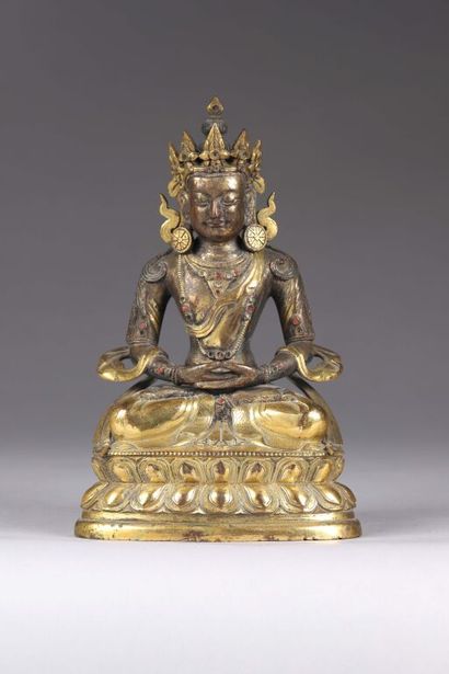 CHINE.
Statuette d'Amitayus en bronze partiellement...