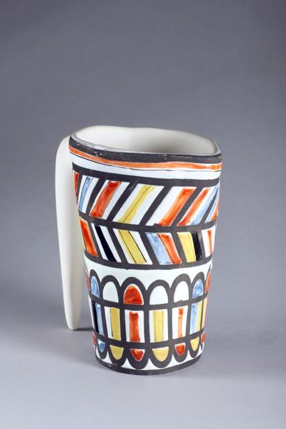 Roger CAPRON (1922-2006).
Pichet en céramique...
