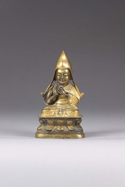 TIBET.
Statuette de Tsongkhapa en bronze...