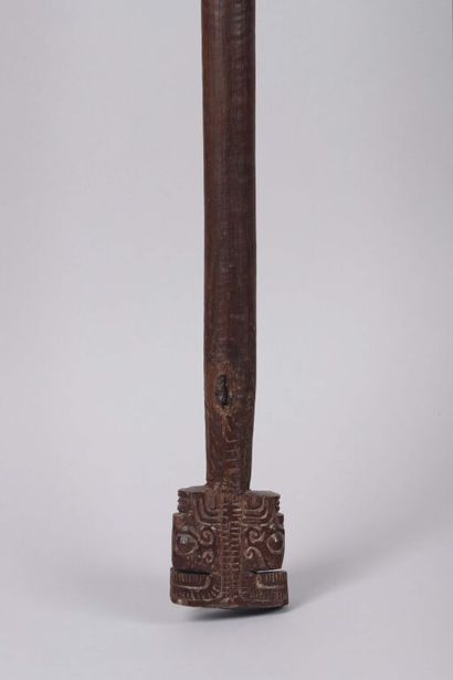 Massue. Type U'U. Style « Gauguin ». Bois...