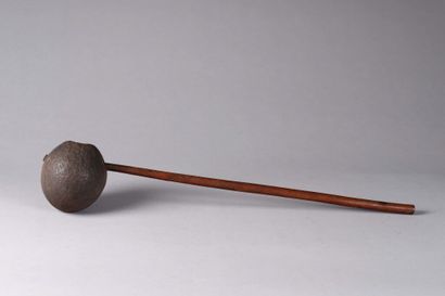 Cuillère. Noix de coco gravée avec orifice...