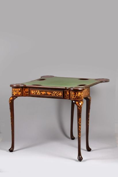 Table console formant table à jeu, plateau...