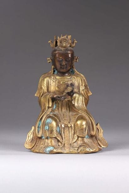 CHINE.
Statuette de divinité en bronze représenté...