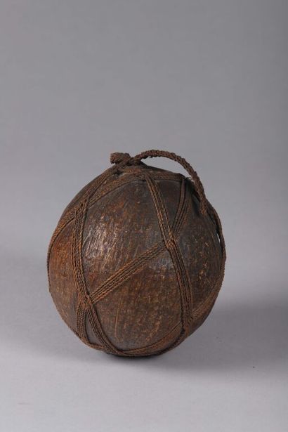 Gourde. Noix de coco ancienne. Tressage en...