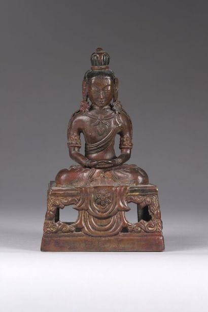 CHINE.
Statuette d'Amitayus en bronze représenté...