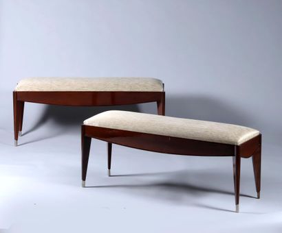 Paire de banquettes dans le goût de la maison...