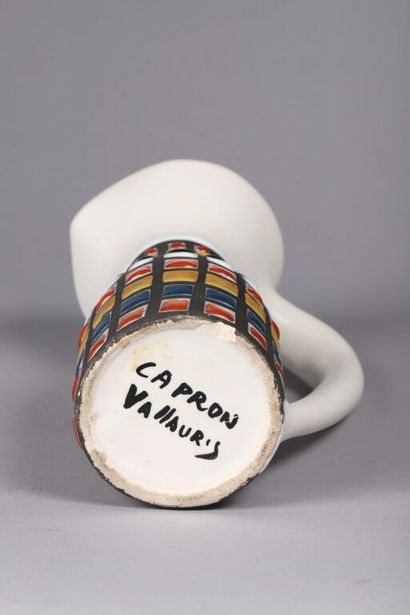 Roger CAPRON (1922-2006).
Pichet en céramique...